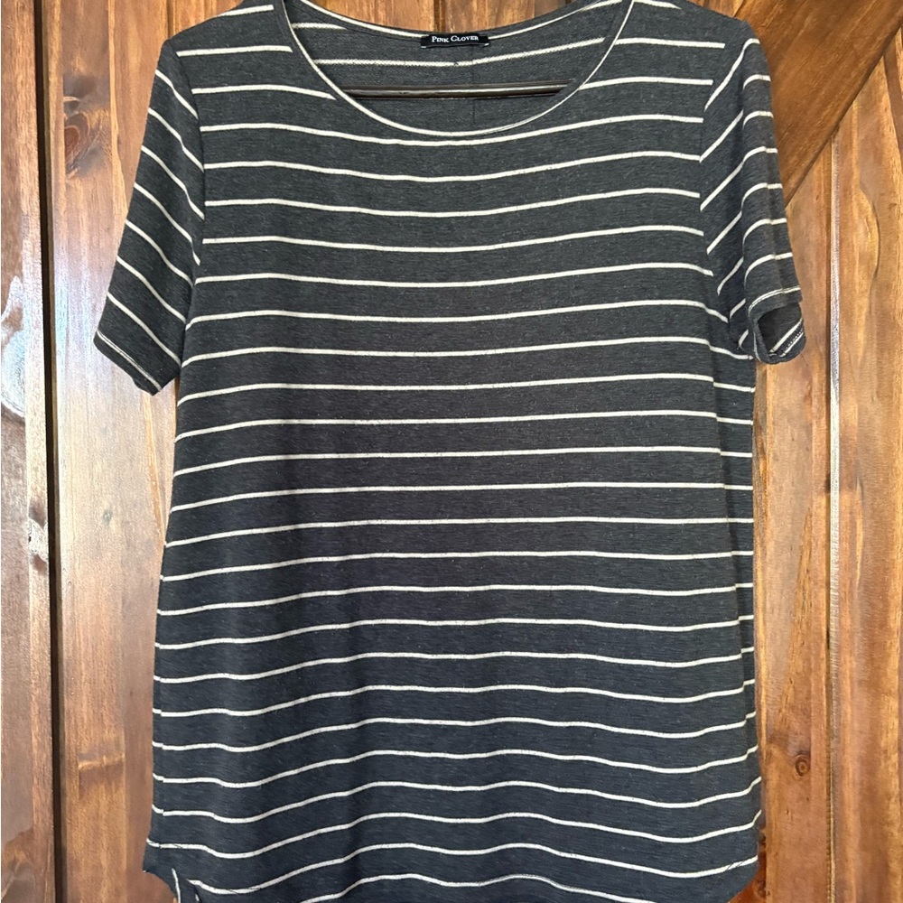 Pink Clover Women's Grey and White Striped Tee